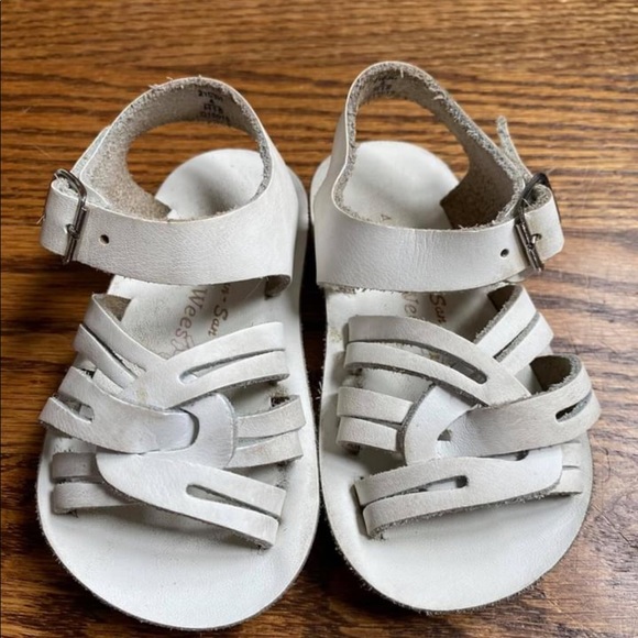 White Sunsans - VGUC - Size 4 - Picture 1 of 1